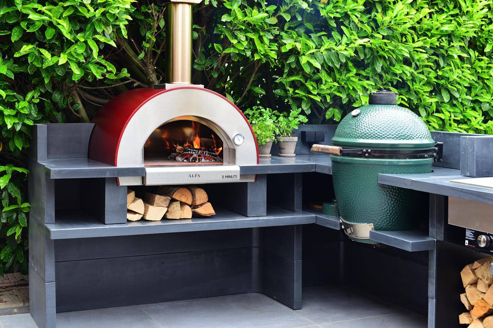 outdoor-cooking-pizza-and-grill
